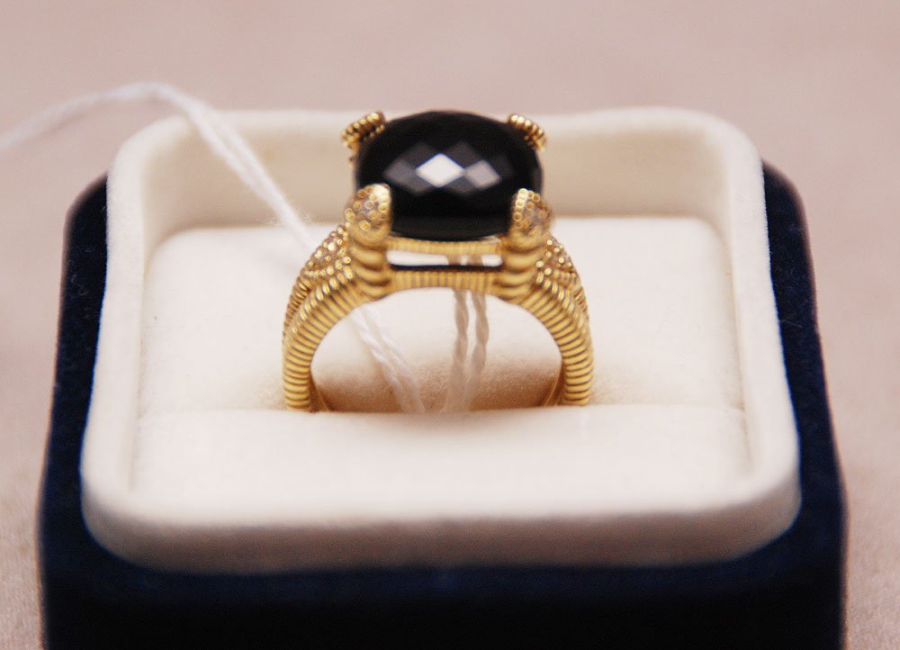 Judith Ripka Heavy 18kt Yellow Gold. Adorned with 10pts: Judith Ripka Heavy 18kt Yellow Gold. Adorned with 10pts of diamonds on sides with black multi - cut center stone. Marked JR 18kt. Apprx: 8 pennie weight