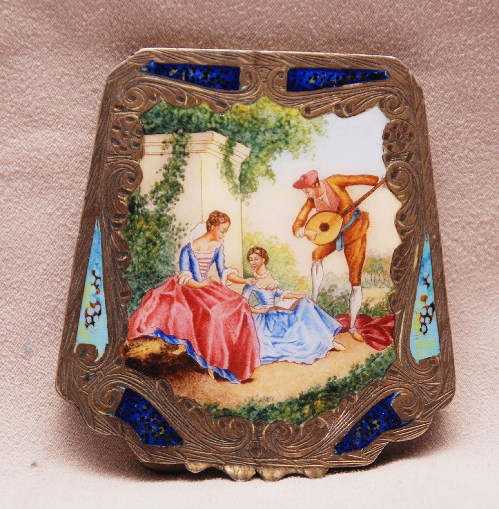 "800" enameled compact, 3"h x 2 3/4"w