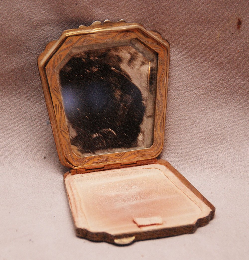 "800" enameled compact, 3"h x 2 3/4"w - 2