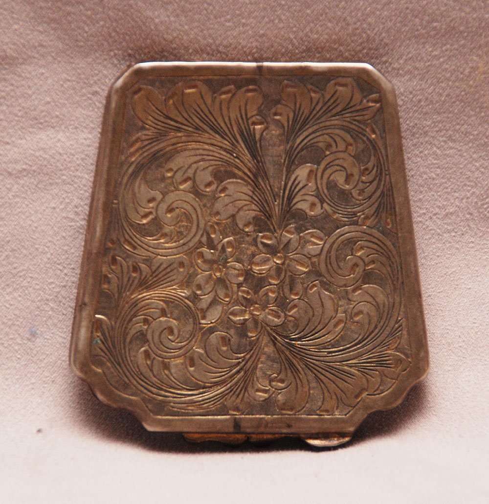 "800" enameled compact, 3"h x 2 3/4"w - 3