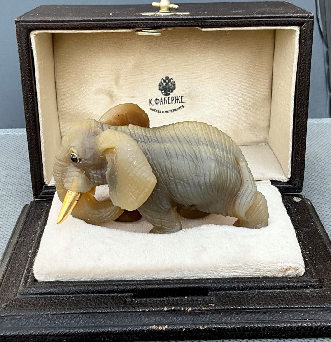 Russian Faberge era Agate 14k Gold Sapphire: Russian Faberge era Agate 14k Gold Sapphire Elephant Russian carved agate elephant figurine, featuring 14k gold tusks and sapphire eyes set in 14k gold. Markings: (Purity) 56/14k & (Maker's Mark) . 8