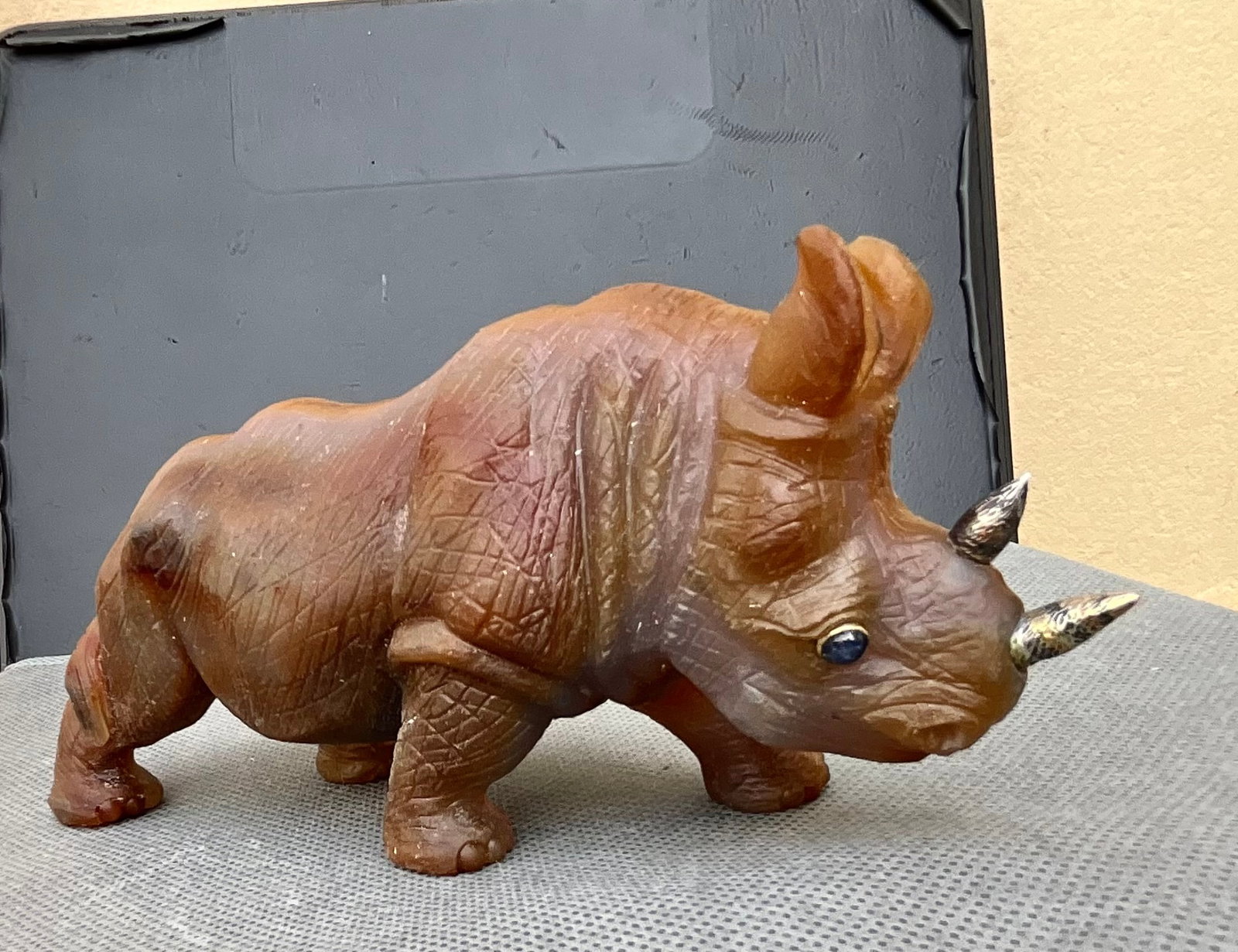 Russian Hand carved agate gold sapphire Rhino. (1 of 14)