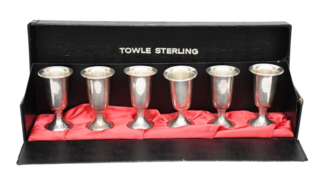 6 Towle sterling cordials in original box, 3 x 1-1/2 inches weighted, presidents circle 1968, 6ozt. (1 of 5)