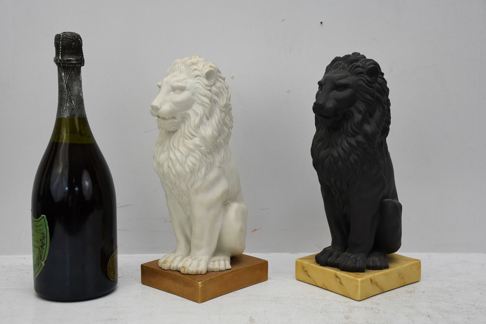2 Mottahedeh Seated Lion Figurines 11" high x 4" wide x 5" deep (1 of 8)