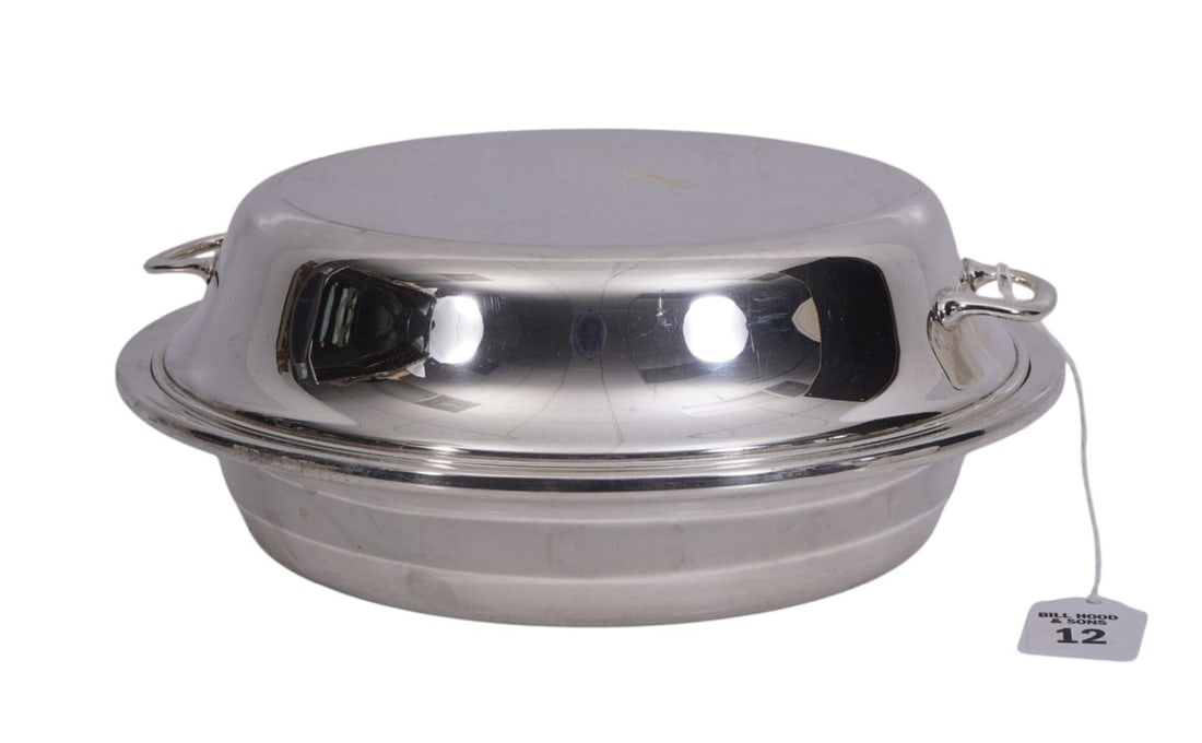 Tiffany & Co. Sterling Silver Covered Casserole with Divided Interior, 37 ozt, 4"H x 10"dia: Tiffany & Co. Sterling Silver Covered Casserole with Divided Interior, 37 ozt, 4"H x 10"dia