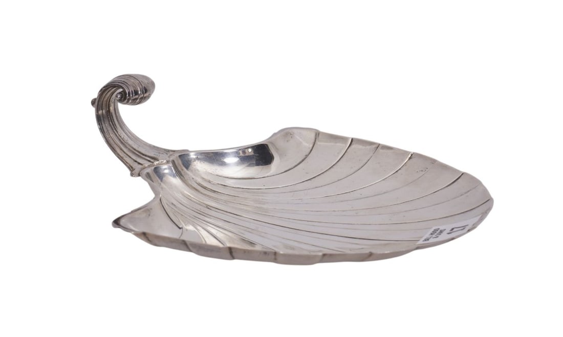 Wallace Sterling Silver Shell Motif Dish, 12 ozt, 7 1/2" x 8 1/2" (1 of 6)