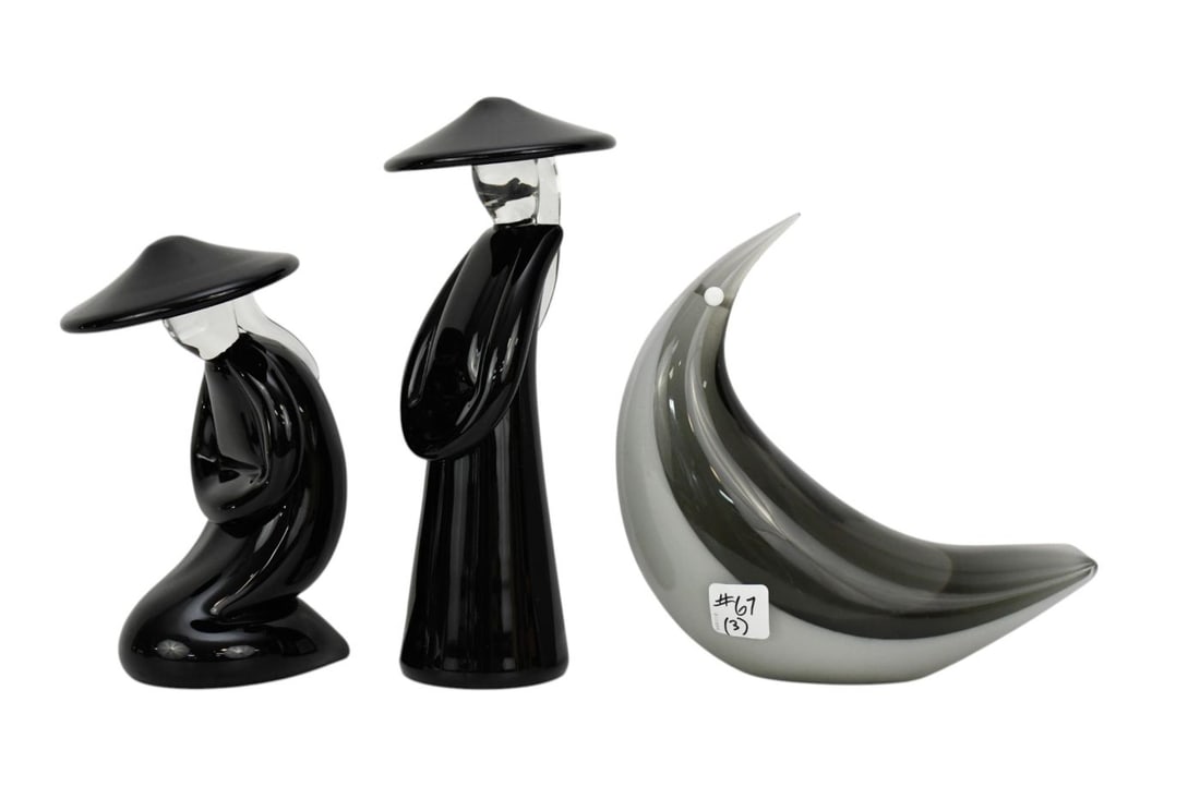 L Seguso small Art glass Penguin-8 inches tall by 8 1/2 inches wide. Sold with Pair of Signed Murano: L Seguso small Art glass Penguin-8 inches tall by 8 1/2 inches wide. Sold with Pair of Signed Murano Asian figures by Renato Anatra (Italian b. 1943) black and clear glass- 10 inches tall and 8 inches