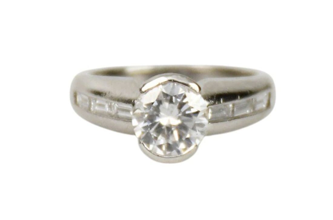 Platinum Diamond Ring. Size 5.5 - 5.75 Oval Diamond Approx 1.5 carats SI3 H-I Wt. 9.5 grams *Payment: Platinum Diamond Ring. Size 5.5 - 5.75 Oval Diamond Approx 1.5 carats SI3 H-I Wt. 9.5 grams*Payment Must Fully Clear Before Item Will Be Released*