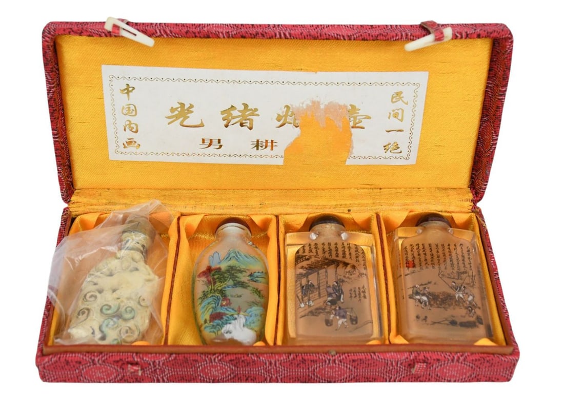 Chinese Glass Snuff Bottles in Original Case, 1 1/2"h x 8"w: Chinese Glass Snuff Bottles in Original Case, 1 1/2"h x 8"w