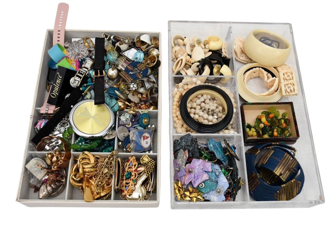 Large Lot Of Costume Jewelry Lot. Earrings, Bracelets, Brooches, Rings, Watches. (1 of 5)