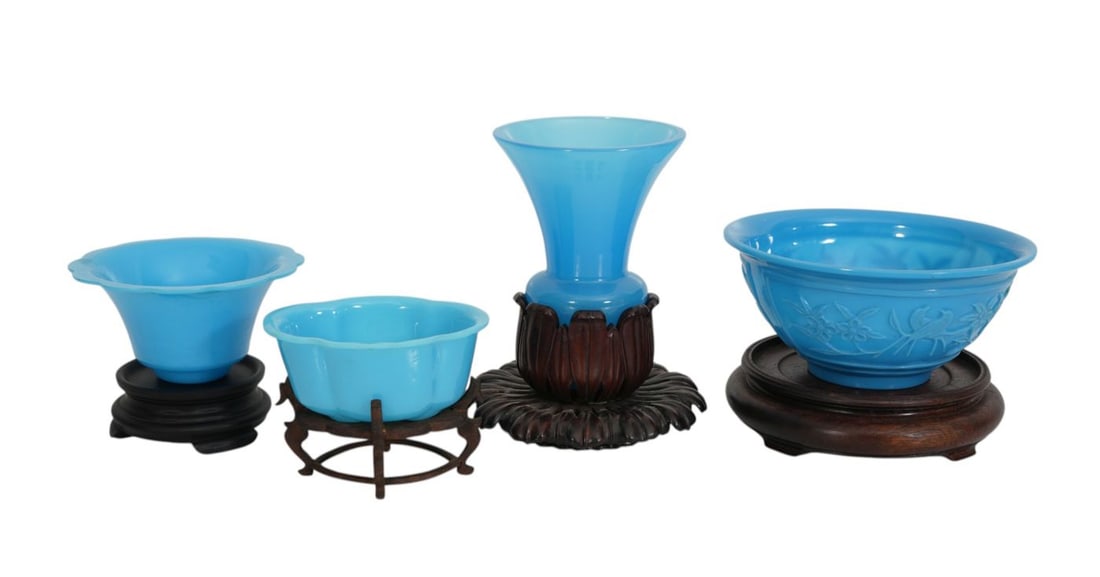 4 Chinese Peking Tablewares, Vase and Bowls on Stands, 7"h x 5 1/2"w (1 of 13)