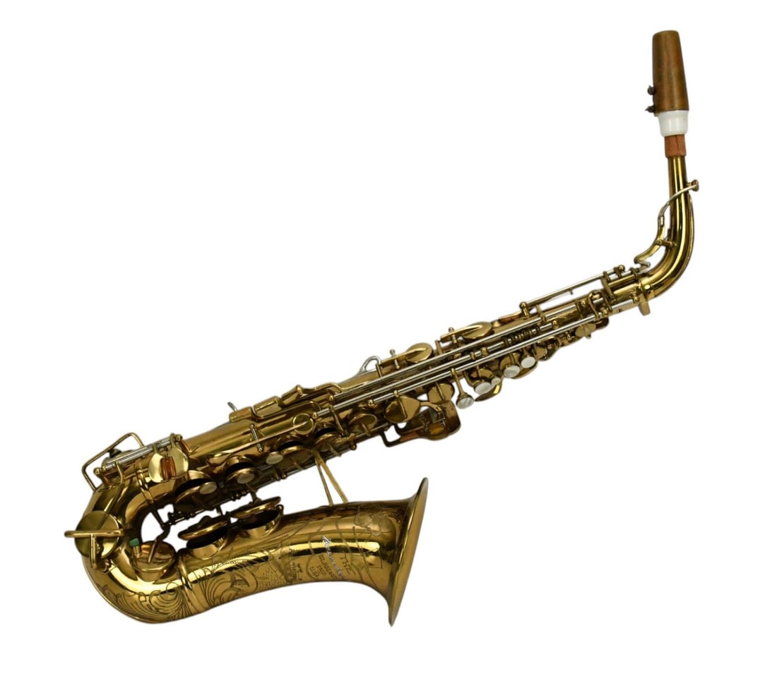 Alto Saxophone, Tru-Tone, Elkhart Indiana, Buescher 400, Original Case 6"h x 24"w x 10"d: Alto Saxophone, Tru-Tone, Elkhart Indiana, Buescher 400, Original Case 6"h x 24"w x 10"d