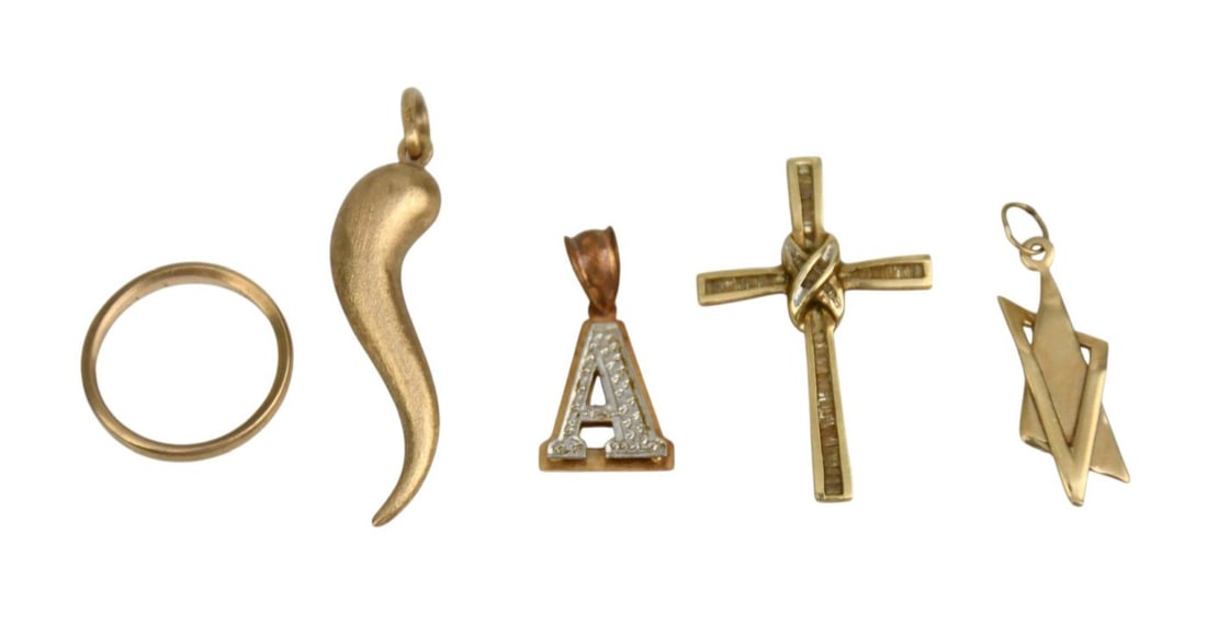 10K -14K Yellow Gold Jewelry Lot. 14K are 3 Pendants and 1 Ring size 6, wt. 7.2 grams, 10K yellow: 10K -14K Yellow Gold Jewelry Lot. 14K are 3 Pendants and 1 Ring size 6, wt. 7.2 grams, 10K yellow gold cross wt. 1.8 grams 1.5"