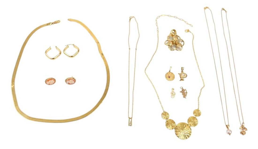 14k Yellow Gold Jewelry lot. 5 Necklaces 15" - 20" one has a knot, 2 sets of earrings ( 1 missing (1 of 8)