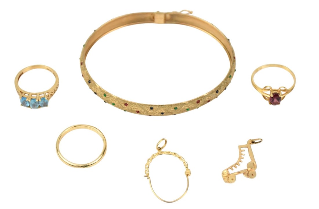 10K Yellow Gold Lot. 1 bracelet 7" , 3 rings size 5.5 - 8, 1 charm holder and 1 roller skate charm (1 of 5)