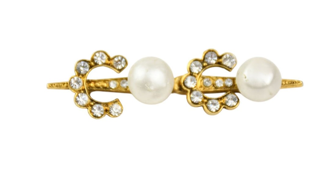 Vintage Channel Paris 1984 Pearl Crystal Coco Letter Bar Pin Brooch. 2.25": Vintage Channel Paris 1984 Pearl Crystal Coco Letter Bar Pin Brooch. 2.25"
