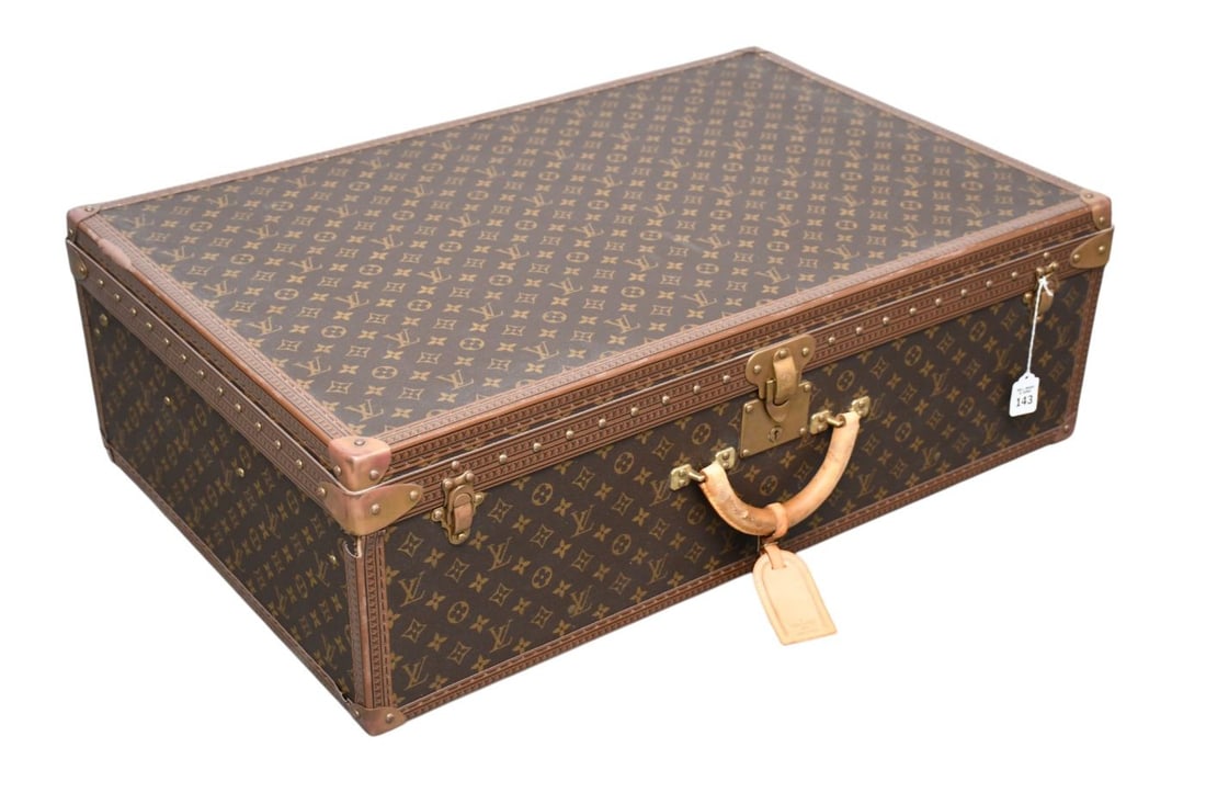Vintage Louis Vuitton Monogram Alzer80 M21224 Monogram Canvas Trunk Case No. 10775580, Louis: Vintage Louis Vuitton Monogram Alzer80 M21224 Monogram Canvas Trunk Case No. 10775580, Louis Vuitton Leather Luggage Tag, Black Protective Cover In Fair Condition Handle is Worn and Soiled. Does Not H