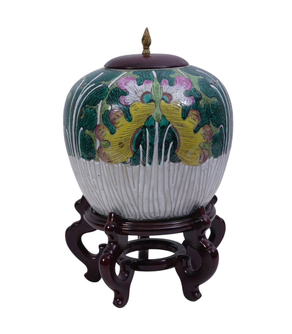 Vintage Chinese Porcelain Tobacco Leaf Ginger Jar on Stand, Jar is 10"h x 8"w (1 of 14)
