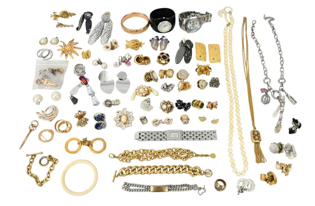 Designer Costume Jewelry Lot. Bellini, Trifari, S.A.L., Vendom, Yosca, KJL Jeff Lieb, Swarovski,: Designer Costume Jewelry Lot. Bellini, Trifari, S.A.L., Vendom, Yosca, KJL Jeff Lieb, Swarovski, FMCO, Lisner, ART, Oscar De La Renta, Anne Klein, Naoier, Krementz, KJL, Ciner etc..