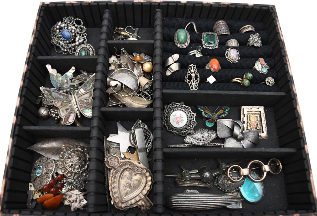 Sterling Silver Jewelry Lot. Rings, earrings, and brooches. Some signed Wt. 19 ozts: Sterling Silver Jewelry Lot. Rings, earrings, and brooches. Some signed Wt. 19 ozts