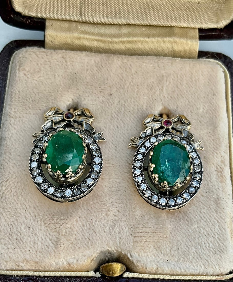 Beautiful 14Kt Gold and emeralds with diamonds and cabochon Ruby approximately 6 carats in total eme: Beautiful 14Kt Gold and emeralds with diamonds and cabochon Ruby approximately 6 carats in total emeralds, stamped 56 and maker marks. 7 grams