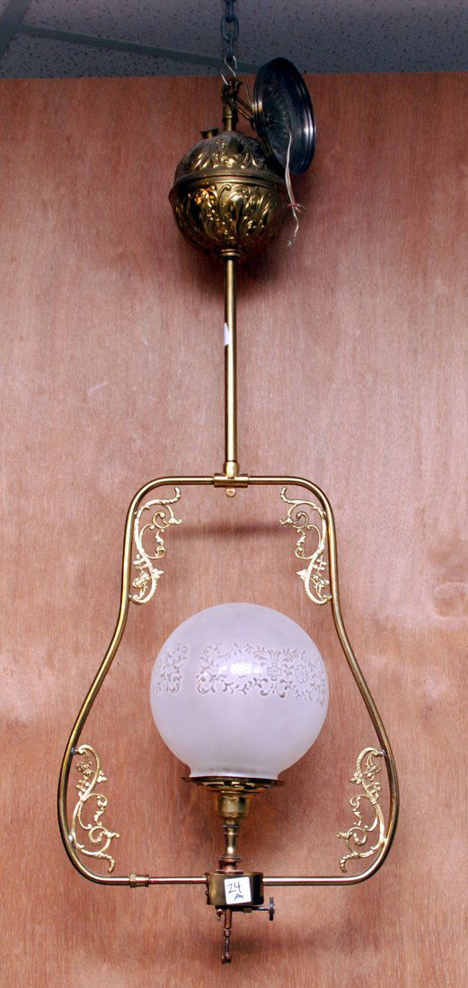 Single brass antique hanging light fixture: Single brass antique hanging light fixture