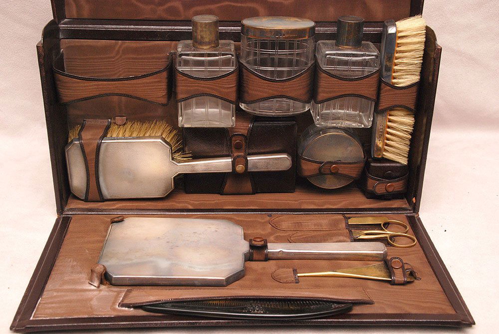 11 pc. Gentleman's travel toiletry kit in original Mapp: 11 pc. Gentleman's travel toiletry kit in original Mappin & Webb fitted case