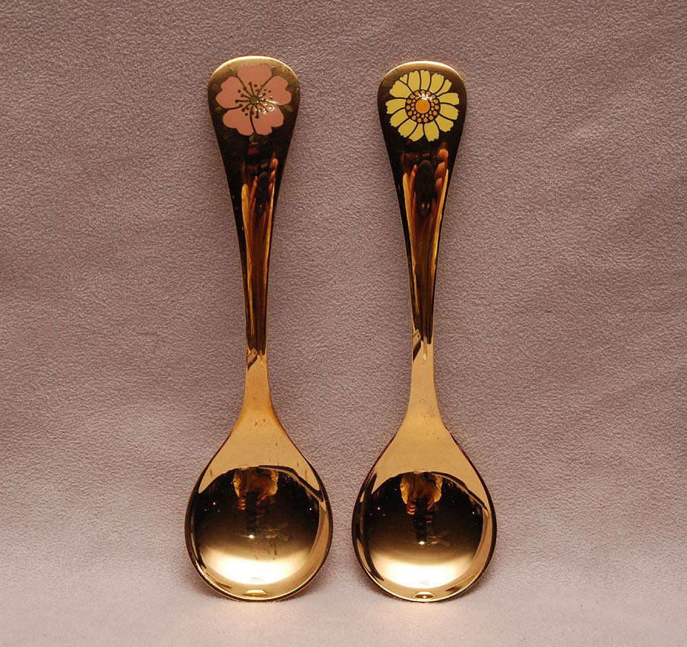 2 Georg Jensen spoons, "1976" spoon in original box, 3o: 2 Georg Jensen spoons, "1976" spoon in original box, 3ozt AND "1973" spoon in original box, 3ozt