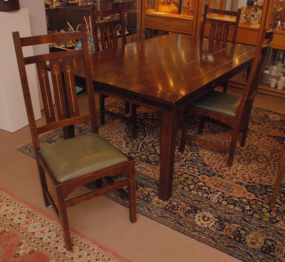 Stickley Mission oak dinning Table & 4 Stickley Chairs: Stickley Mission oak dinning Table with (21" each) slide out leaves at the ends, sold with 4 Stickley chairs, oak with Art Nouveau inlay design, table measures 3'6" x 6'.