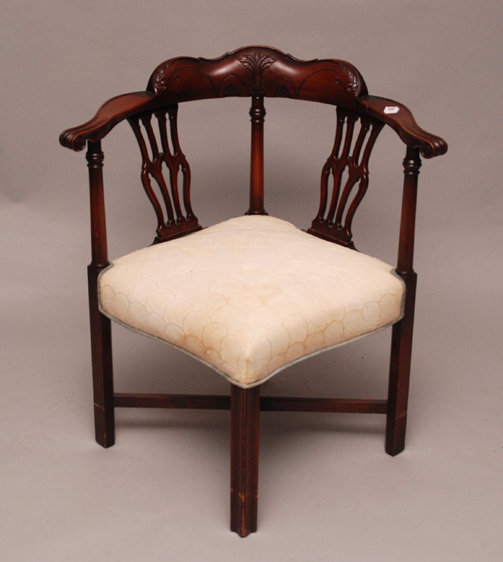Mahogany English corner chair, 19th c.: Mahogany English corner chair, 19th c.