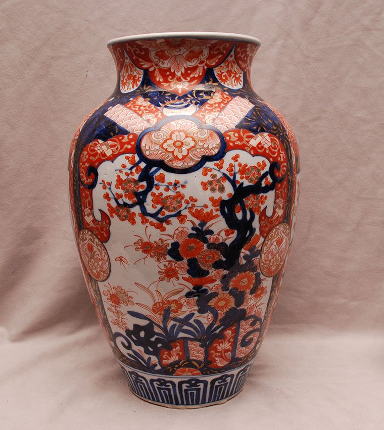 Antique Imari Japanese vase, 15"h x 6 1/2"w: Antique Imari Japanese vase, 15"h x 6 1/2"w