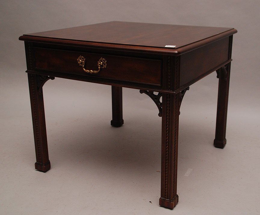 Mahogany Henredon end table, 20th c, 22"h x 25"square: Mahogany Henredon end table, 20th c, 22"h x 25"square