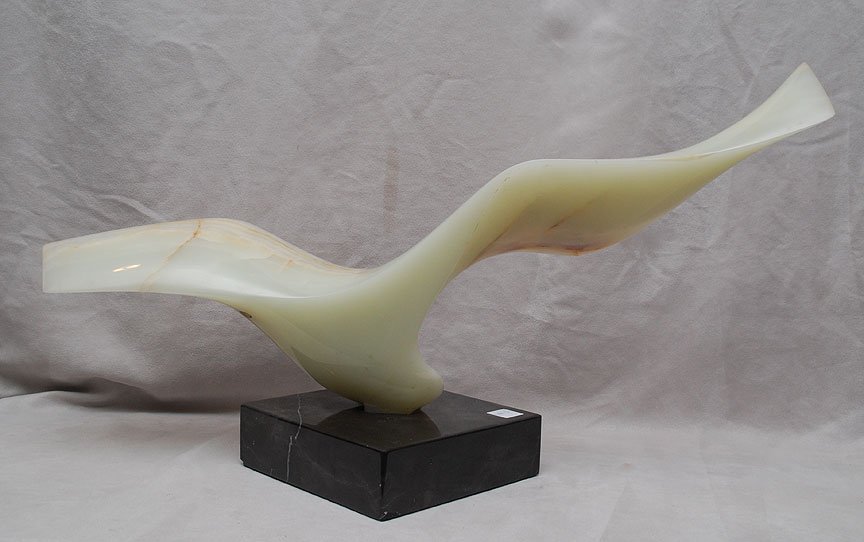 Leonardo M. Nierman (Mexico 1932 - ) Onyx Sculpture on: Leonardo M. Nierman (Mexico 1932 - ) Onyx Sculpture on marble base, 29"wide x 15" tall