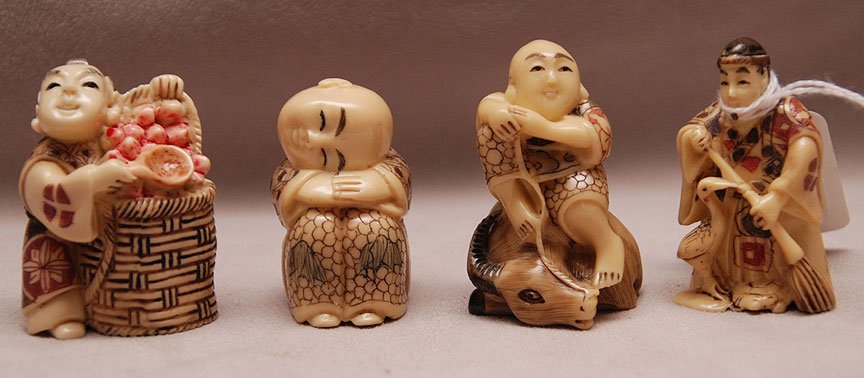 4 ivory Netsukes: 4 ivory Netsukes