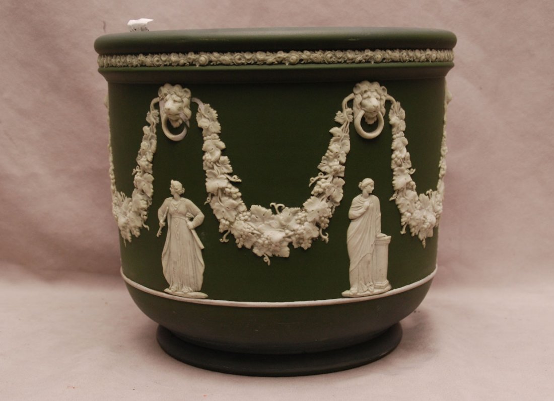 Green Wedgwood Jasperware jardinière, 8"h x 10"dia: Green Wedgwood Jasperware jardinière, 8"h x 10"dia