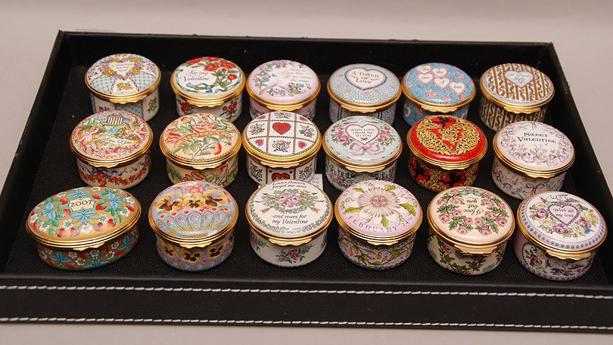 18 Halcyon Days enamel boxes, love motif: 18 Halcyon Days enamel boxes, love motif