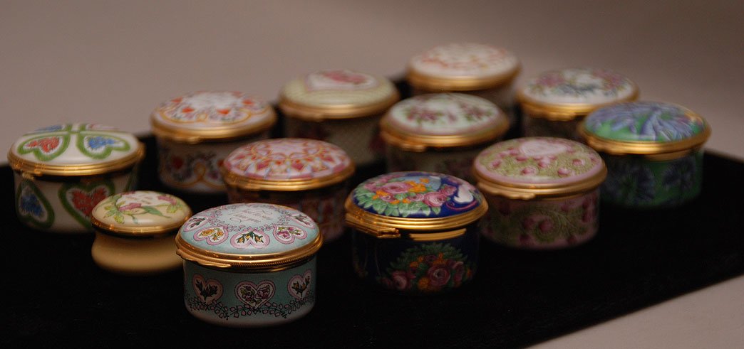 12 Halcyon Days enamel boxes, love motif: 12 Halcyon Days enamel boxes, love motif