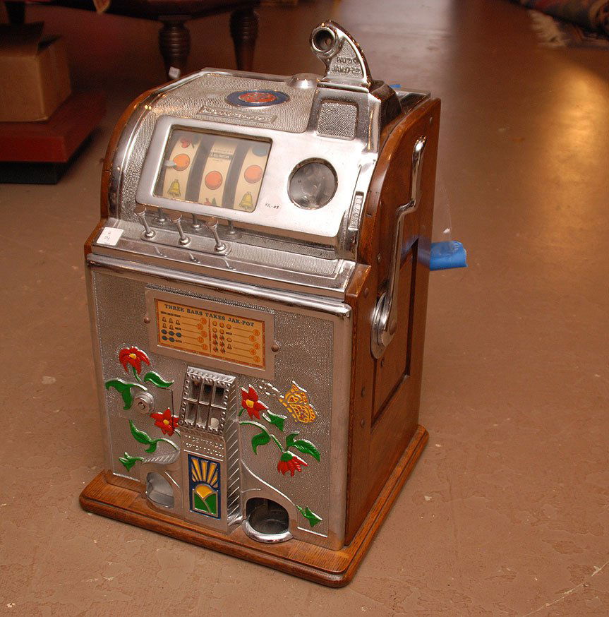 Vintage Arm Bandit slot machine, 1927 (5 cent) Jennings: Vintage Arm Bandit slot machine, 1927 (5 cent) Jennings goose neck with Pacefront Serial # 60711