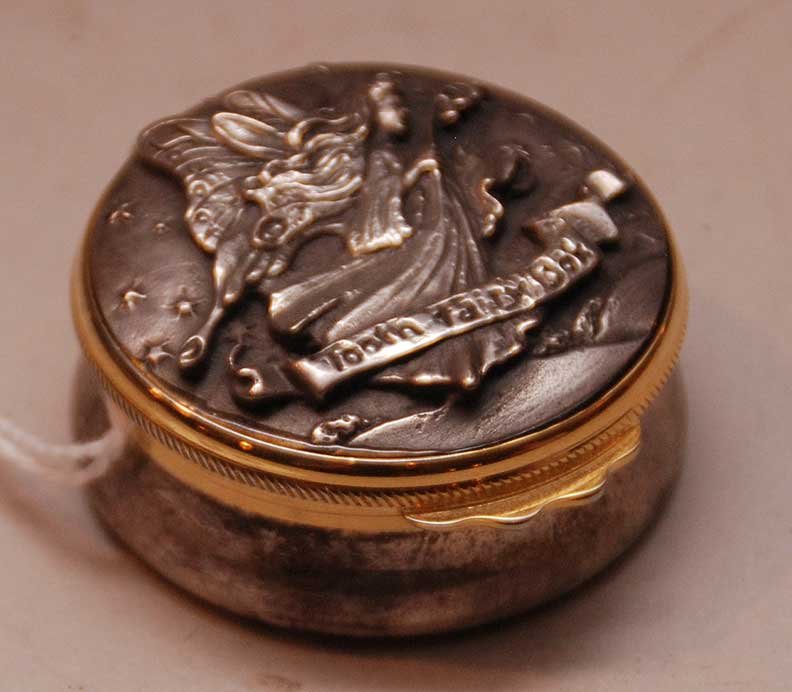 Buccellati Sterling "Tooth Fairy Box" Condition: good.: Buccellati Sterling "Tooth Fairy Box" Condition: good. Dia. 1 3/4"
