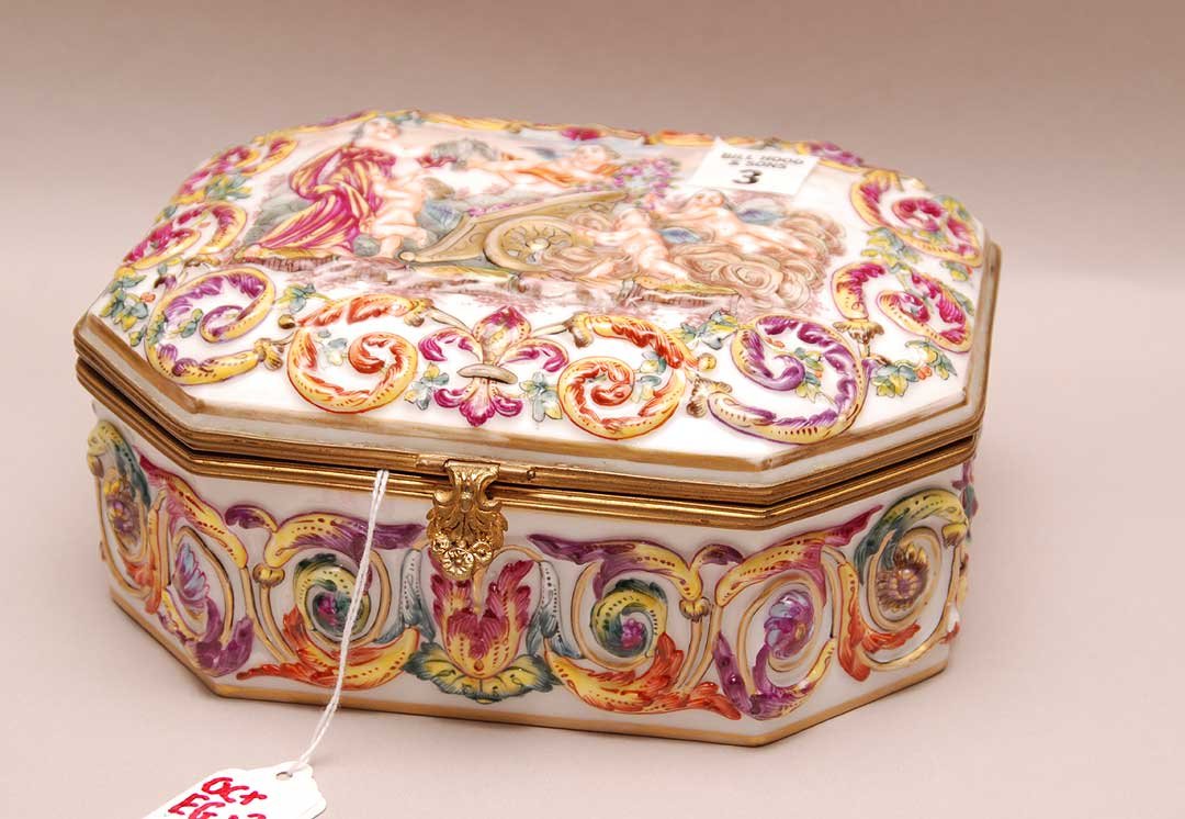 Capodimonte porcelain box 3"h x 8 1/2"w: Capodimonte porcelain box 3"h x 8 1/2"w