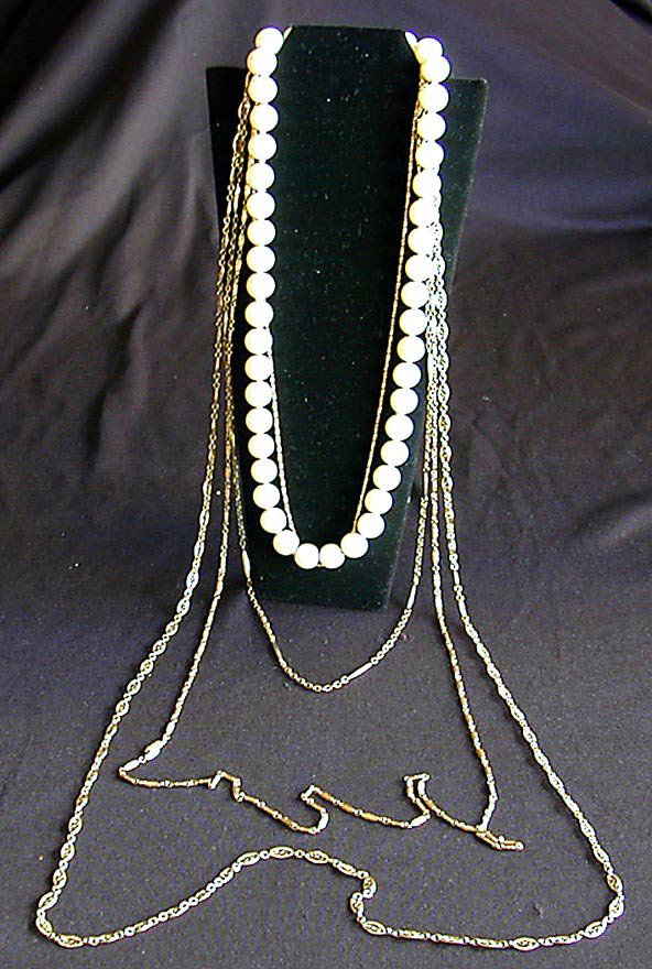 5 PCS Jewelry - Coral Necklace & 4 Vintage Chains An: 5 PCS Jewelry - Coral Necklace & 4 Vintage Chains An angel skin coral necklace with large beads 17"L with 4 antique gold-filled long chains ranging in length from 9"-19".