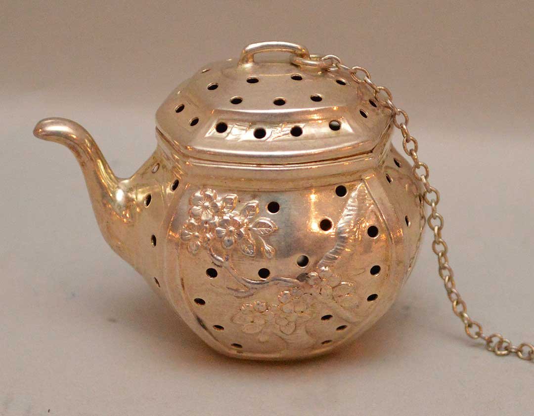 Cartier sterling tea infuser, 1 3/4"h (1 of 2)