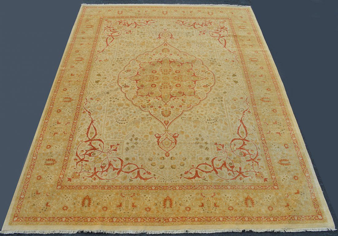 Large Room sizse Decorative Rug (1 of 5)