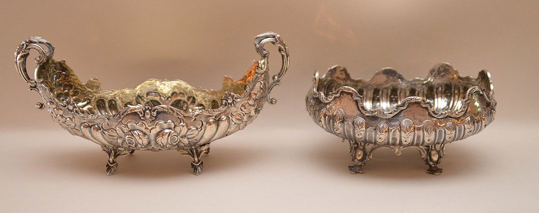 Silver (marked 800) canoe shape repousse footed (1 of 4)