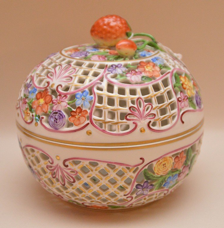 Herend large reticulated box, 5 1/2"h (1 of 6)