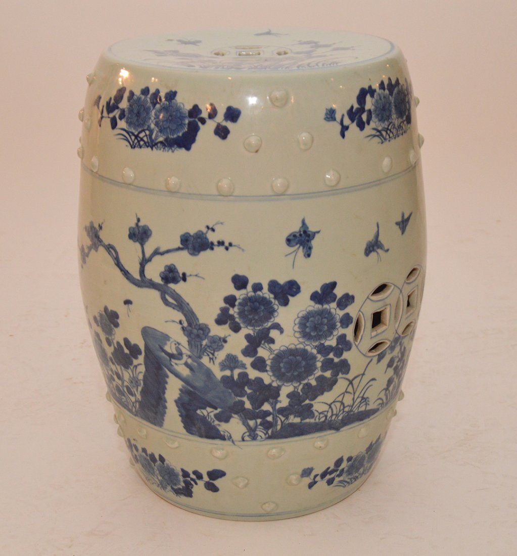 Blue and white Chinese garden seat, 19 1/2"h: Blue and white Chinese garden seat, 19 1/2"h