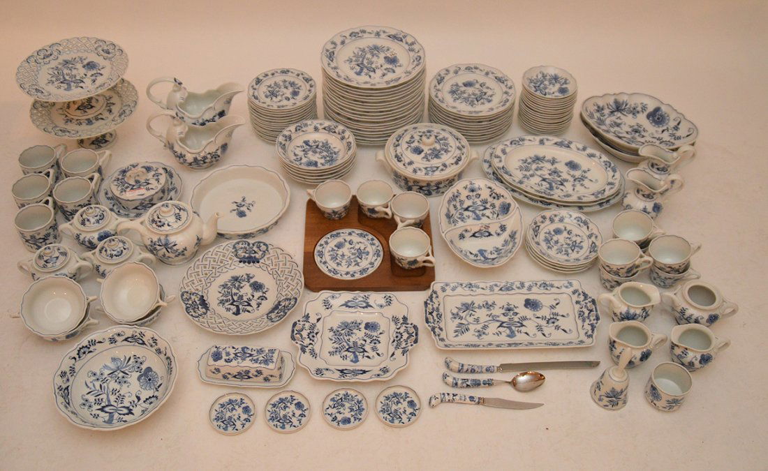 153 pieces Blue Danube Onion pattern porcelain china (1 of 4)
