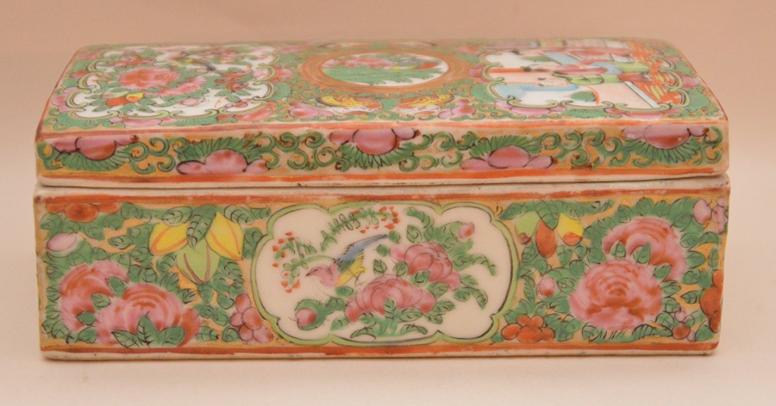 19th c. Chinese Rose Medallion covered box, 2 3/4"h x 7 (1 of 5)