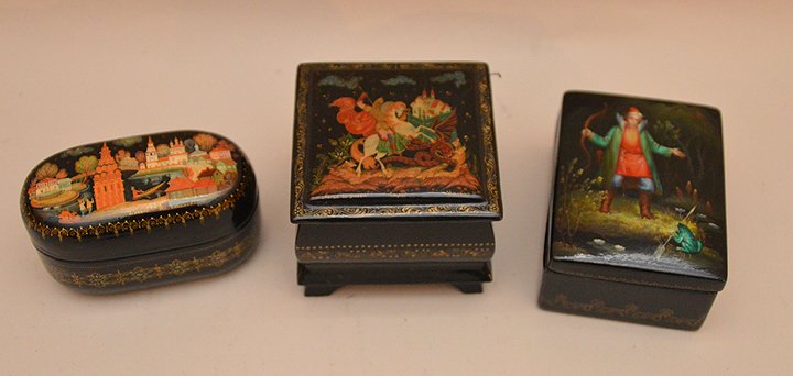 3 lacquered small Russian boxes (1 of 7)