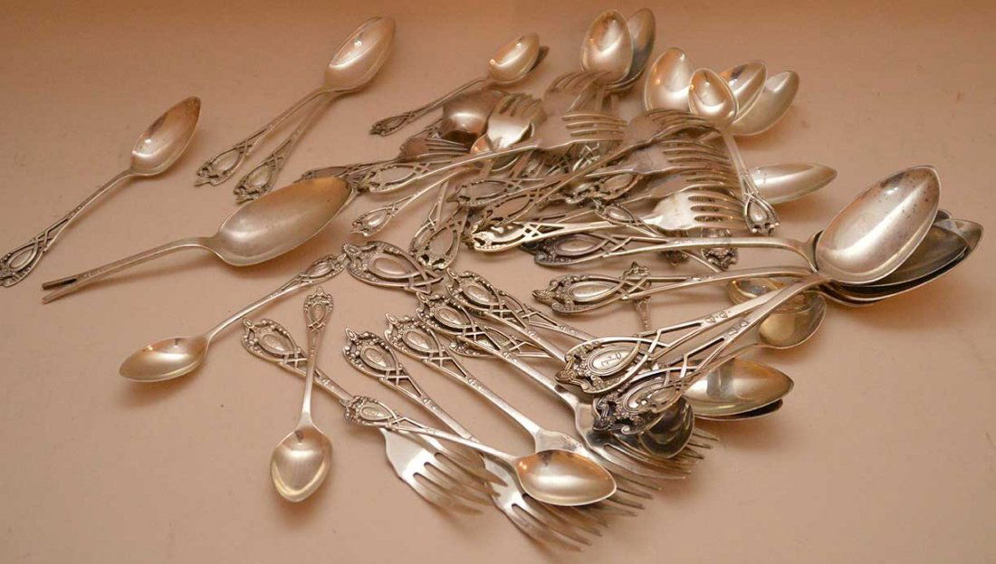 Lunt sterling incomplete flatware, "Monticello" with (1 of 4)